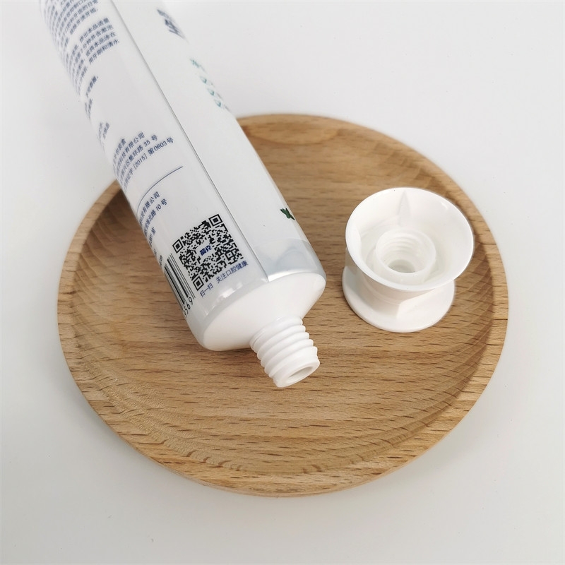 35  江苏箭克牙膏管