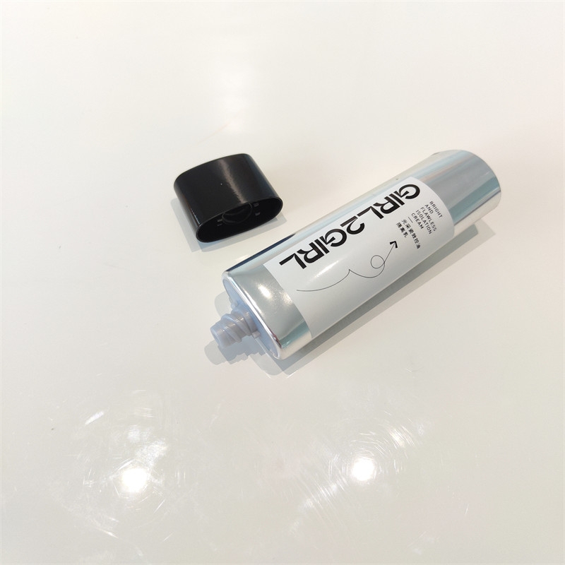 30高亮隔离霜配超扁盖